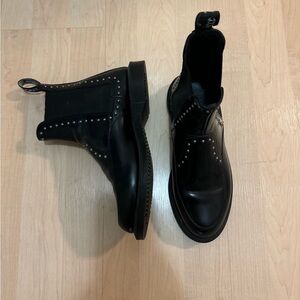 Dr. Marten Aimelya Stud Size 7